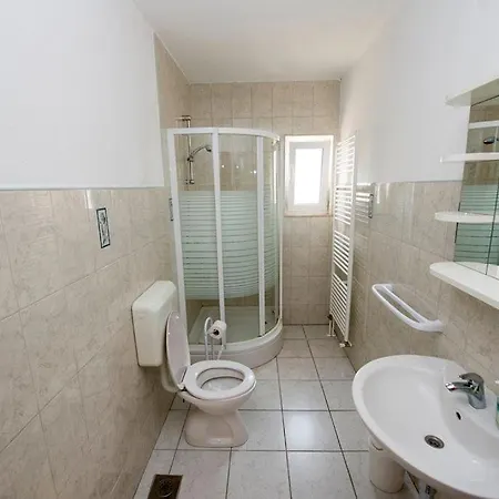 For 4 Near The Apartment