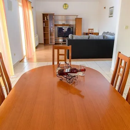 Apartment For 4 Near The *