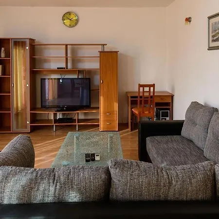 For 4 Near The Apartament Trogir