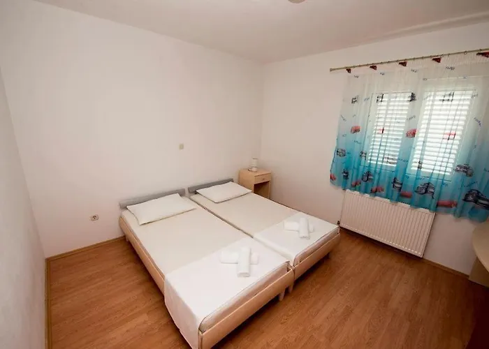 For 4 Near The Apartment *