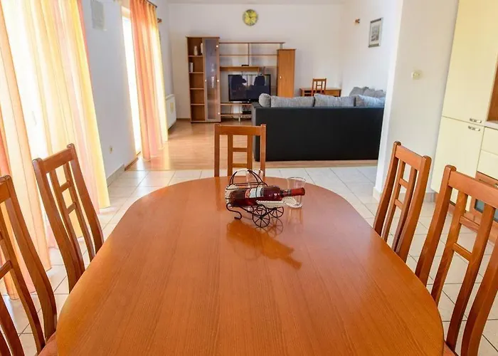 Apartament For 4 Near The *