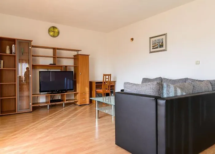 For 4 Near The Apartment *